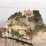 L Antico Soffitto 4* Tropea