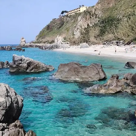 L Antico Soffitto 4* Tropea