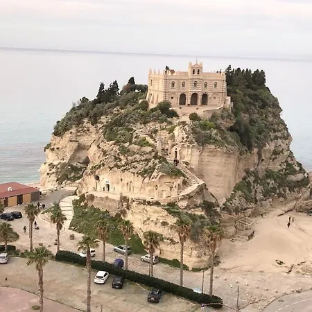 L Antico Soffitto 4* Tropea