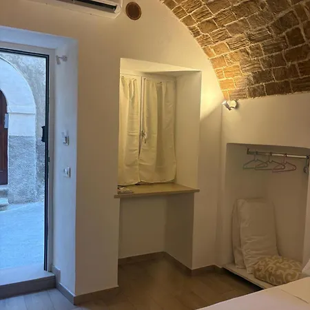 L Antico Soffitto 4* Tropea