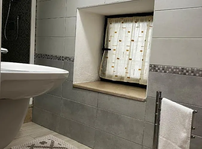 לינה וארוחת בוקר L Antico Soffitto טרופאה